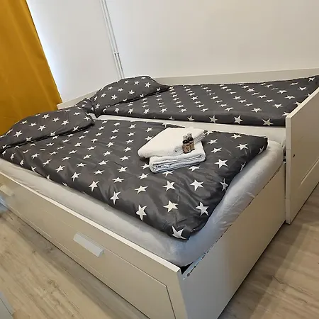Unitatea De Cazare 'Iulia', Arad Centru, Mall Afi, Ideal Pentru Turisti Si Studenti Exterior foto