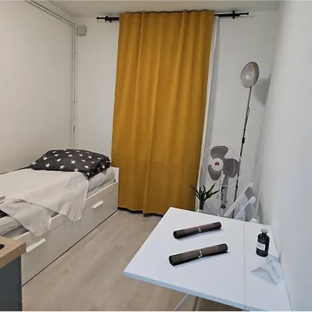 Unitatea De Cazare 'Iulia', Arad Centru, Mall Afi, Ideal Pentru Turisti Si Studenti Exterior foto