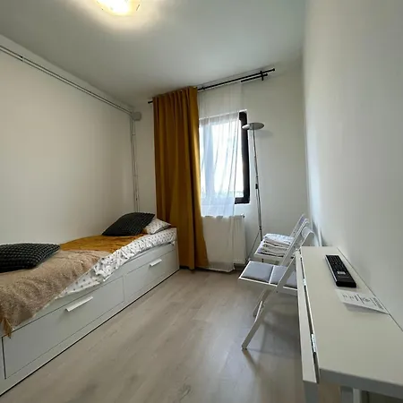 Unitatea De Cazare 'Iulia', Arad Centru, Mall Afi, Ideal Pentru Turisti Si Studenti Exterior foto